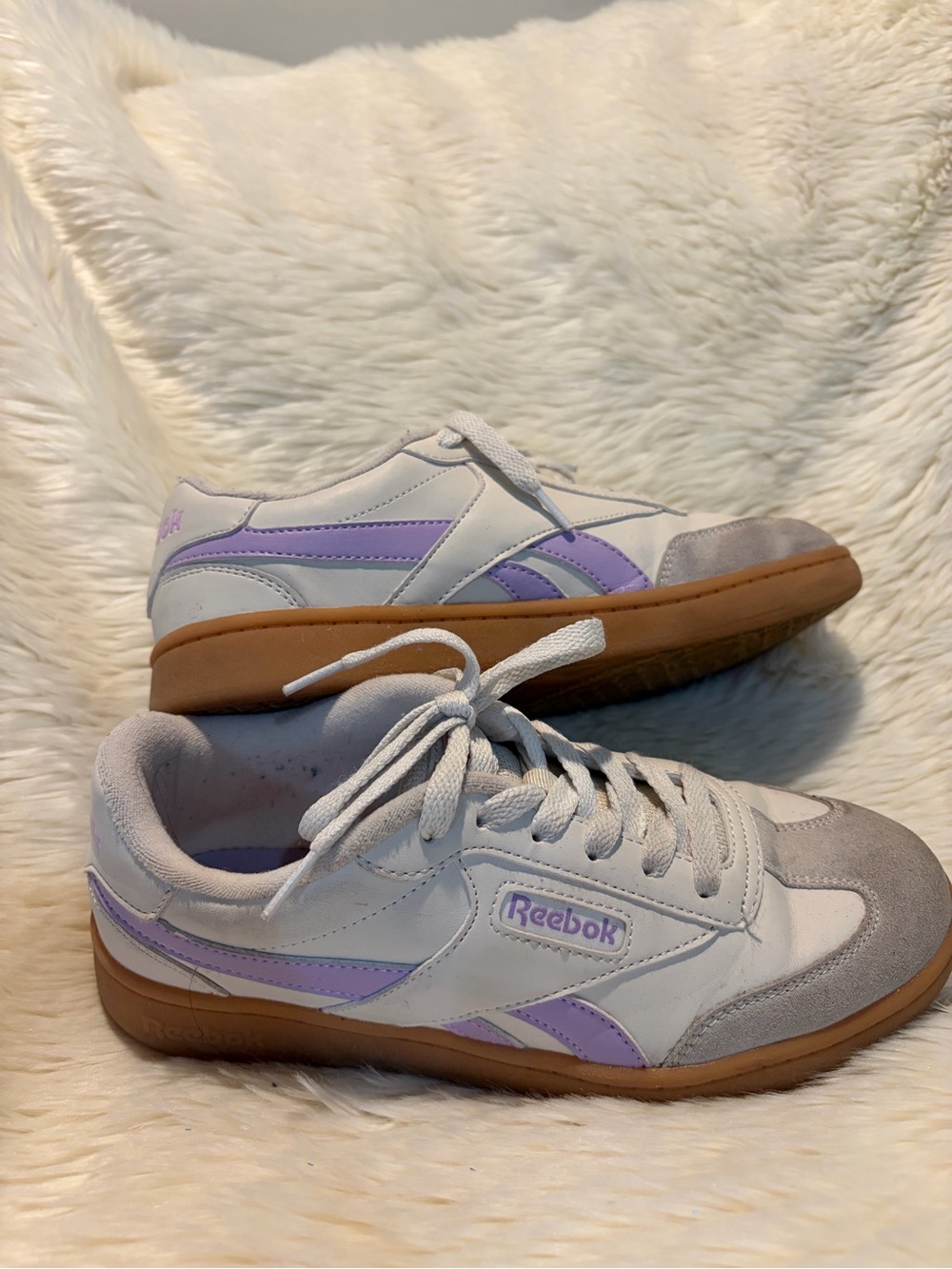 Reebok Low-Top Sneakers in Off-White & Light Lavender Accents